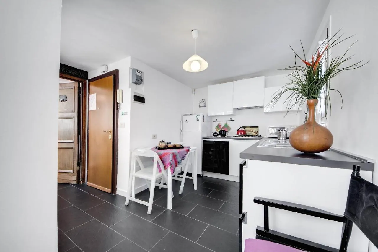 Rhome Apartments Leonina Rome